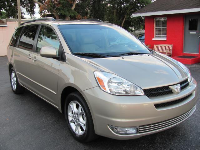 2005 Toyota Sienna XLE with Navigation and DVD
