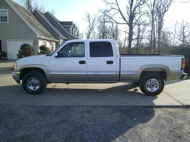2002 GMC Sierra 1500 SLE Crew Cab Short Bed 2WD