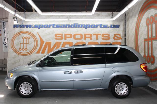 2003 Chrysler Town & Country LX