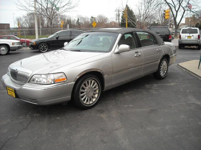 2003 Lincoln Town Car Signature