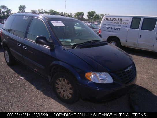 2006 Chrysler Town & Country Base