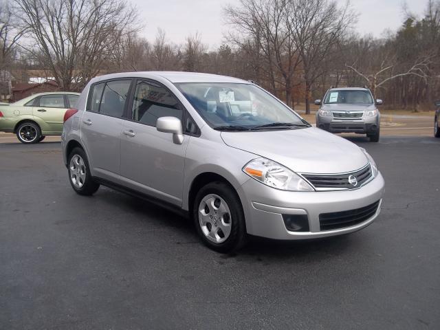2011 Nissan Versa 1.8 S Hatchback