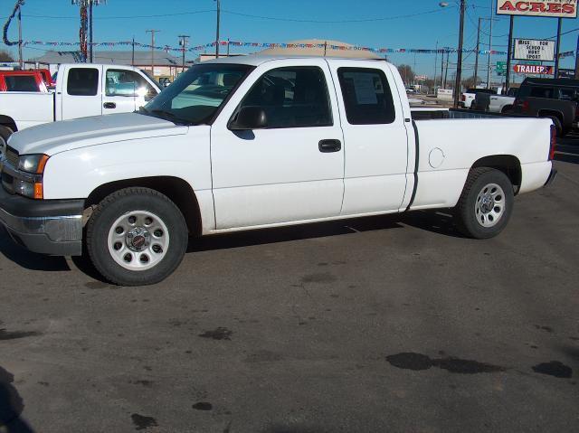 2005 Chevrolet Silverado 1500 LS Ext. Cab Short Bed 2WD