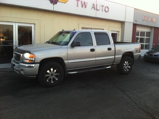 2005 GMC Sierra 1500 SLT Crew Cab Short Bed 4WD