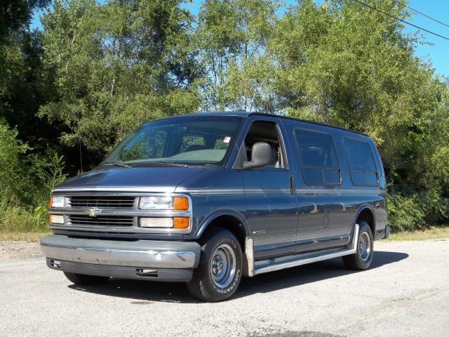 1999 Chevrolet Express 1500 LS