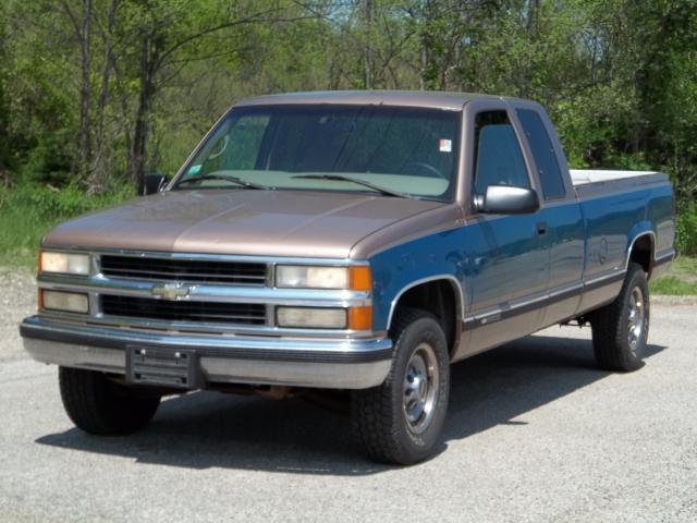 1997 Chevrolet C/K 2500 Ext. Cab 6.5-ft. Bed 2WD