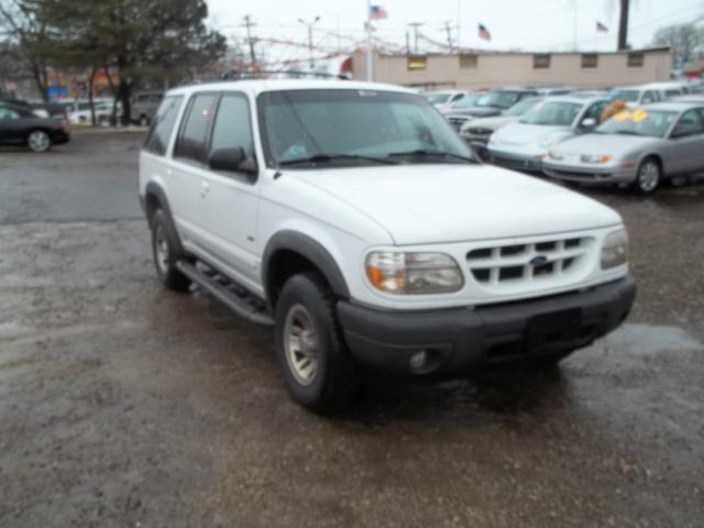 2000 Ford Explorer XLS 4WD