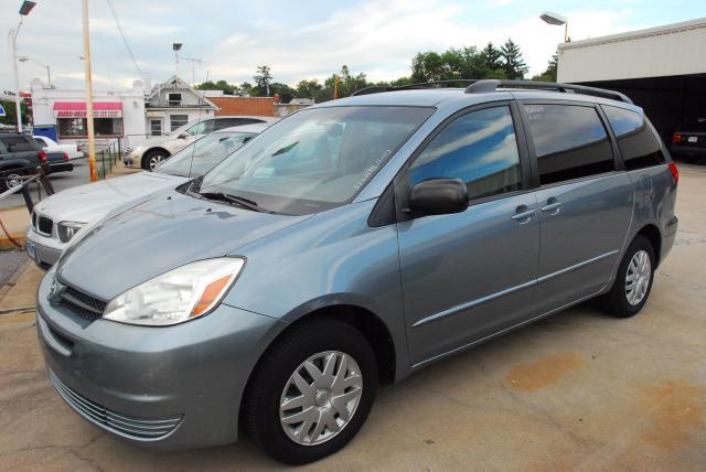 2004 Toyota Sienna LE - 8 Passenger