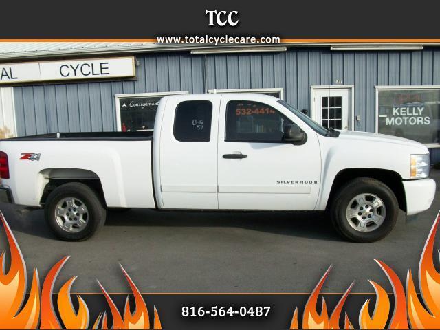 2007 Chevrolet Silverado 1500 LT Ext. Cab 4-Door Short Bed 4WD