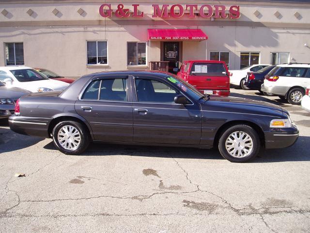 2004 Ford Crown Victoria LX