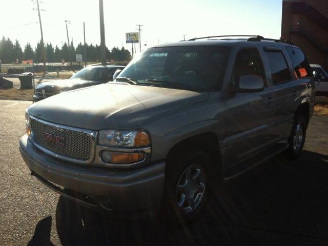 2001 GMC Yukon Denali Base