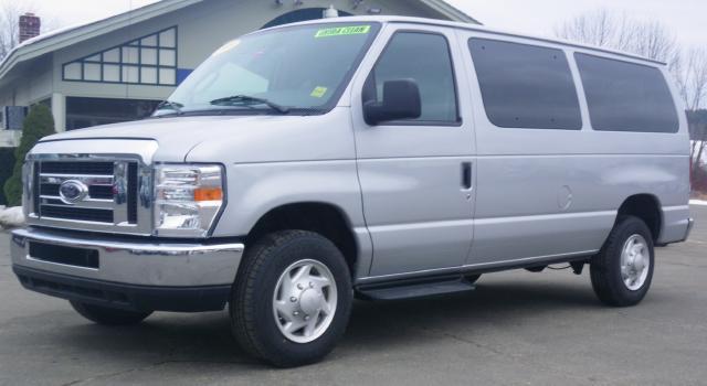 2009 Ford E-Series Wagon E-350 XLT Super Duty