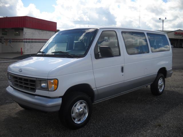 1996 Ford Club Wagon Chateau HD