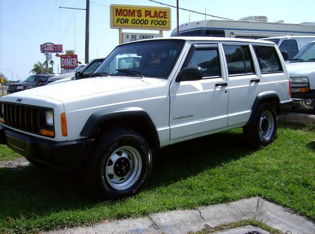 1997 Jeep Cherokee 4-Door 2WD