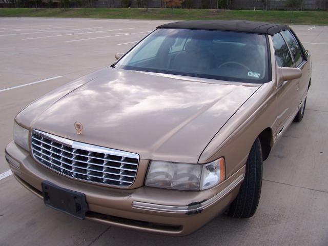 1999 Cadillac DeVille Base