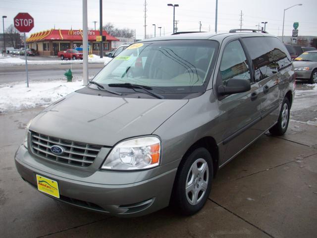 2004 Ford Freestar SE