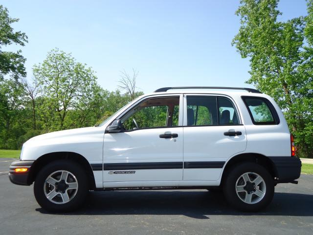 2003 Chevrolet Tracker 4-Door 4WD
