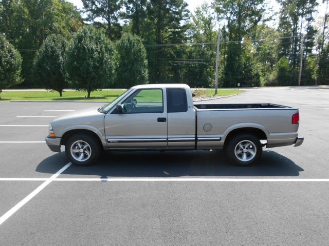 2001 Chevrolet S10 Pickup LS Ext. Cab 2WD