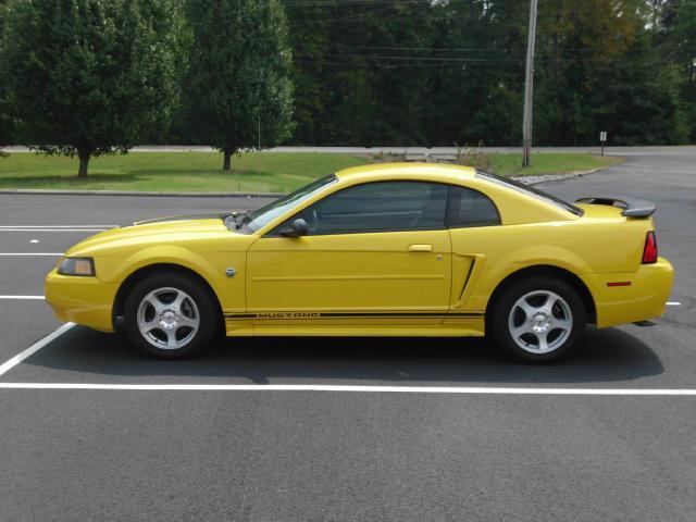 2004 Ford Mustang Premium Coupe