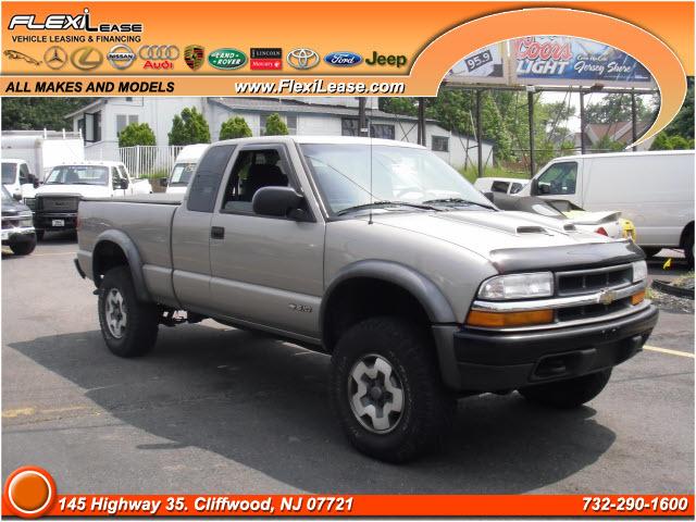 2000 Chevrolet S10 Pickup LS