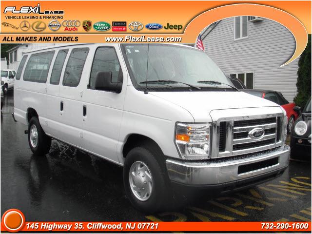 2011 Ford E-Series Wagon E-350 SD XLT