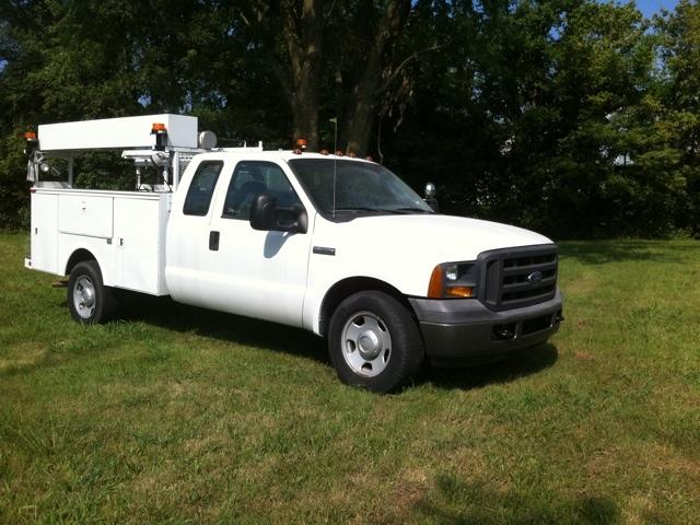 2005 Ford F-350 SD XL SuperCab Long Bed 2WD