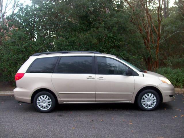 2006 Toyota Sienna CE FWD 7-Passenger Seating