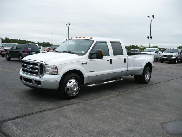 2005 Ford F-350 SD XLT Crew Cab Long Bed 2WD DRW