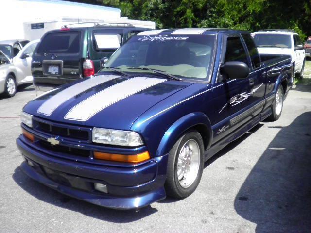 2001 Chevrolet S10 Pickup LS Ext. Cab 2WD