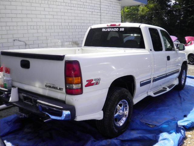 2000 Chevrolet Silverado 1500 LT Ext. Cab 3-Door Short Bed 4WD