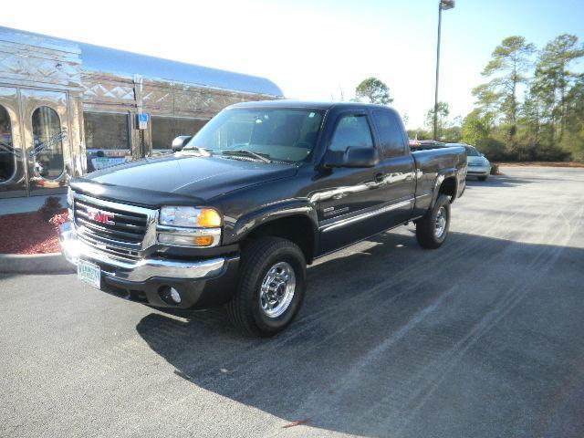 2005 GMC Sierra 2500HD Work Truck Ext. Cab Short Bed 4WD