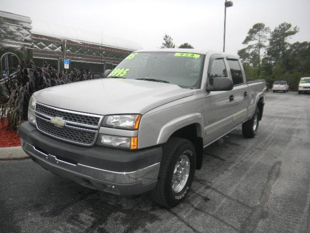 2005 Chevrolet Silverado 2500HD LS Crew Cab Short Bed 4WD