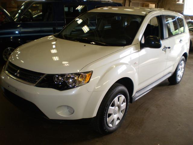 2009 Mitsubishi Outlander ES 2WD