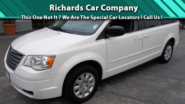 2010 Chrysler Town & Country LX