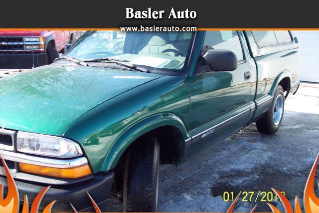 1999 Chevrolet S10 Pickup LS Long Bed 2WD