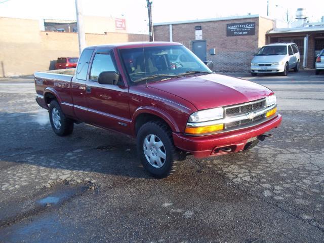2001 Chevrolet S10 Pickup LS Ext. Cab 4WD