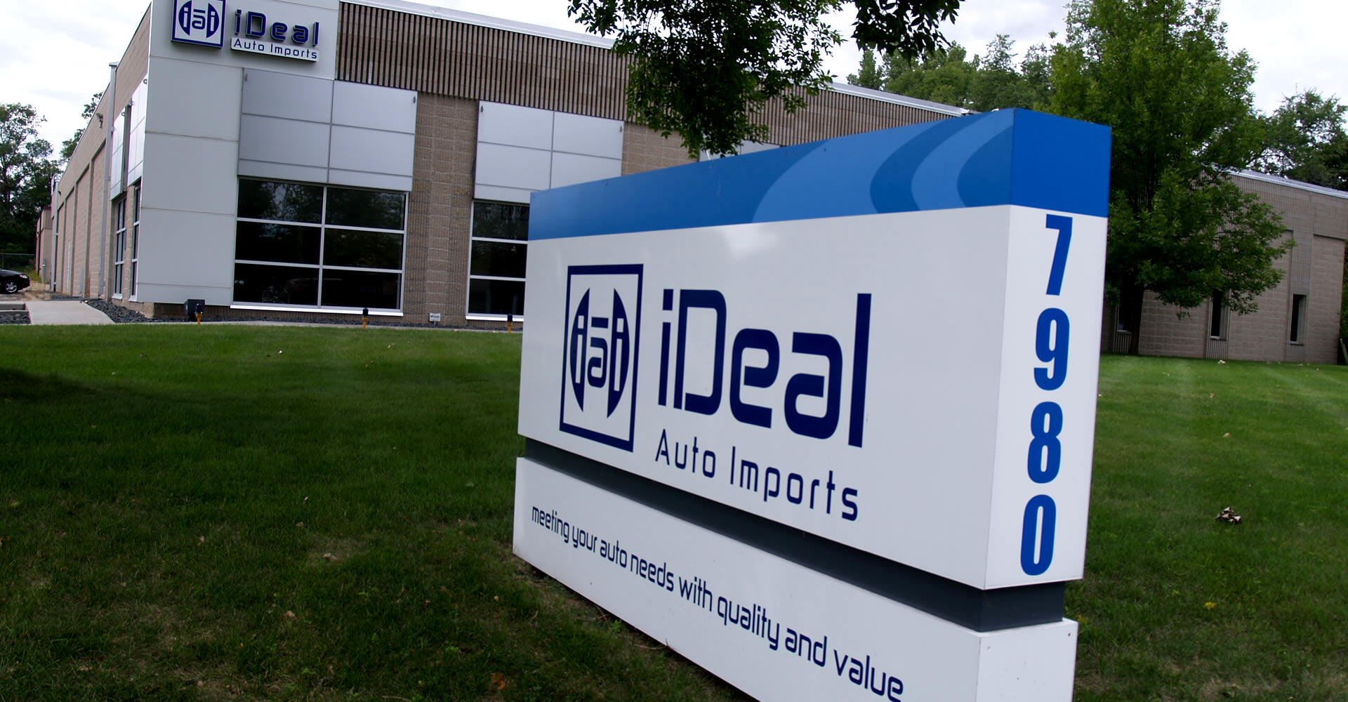 iDeal Auto Imports Car Dealership in Eden Prairie, MN